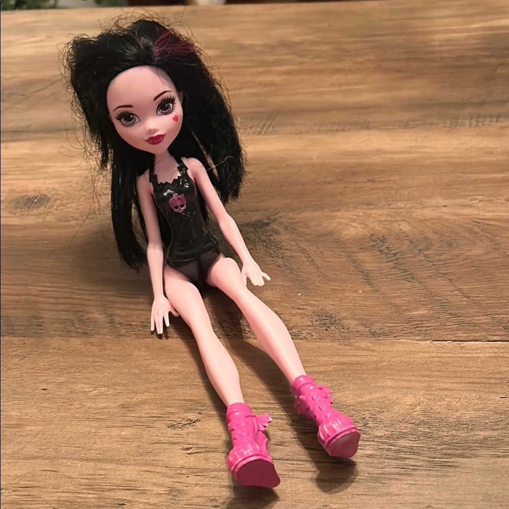 Monster High Draculaura Ghoul Spirit Doll Pink Boots Black Body Bathing Suit